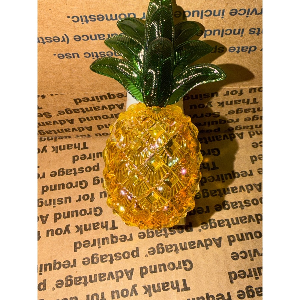Bath and body works White Barn Wallflowers Plug Faceted Pineapple Light Up